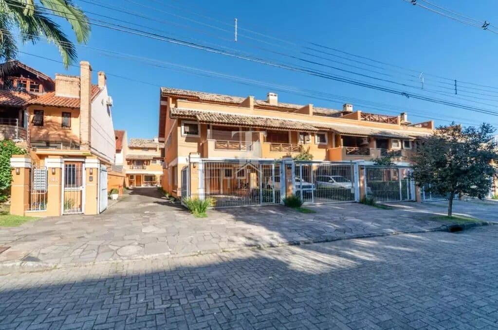 Casa de Condomínio em Porto Alegre - Tristeza
