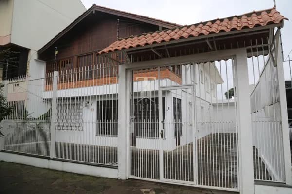 Casa Padrão 2 pavimentos com anexo terraço e piscina