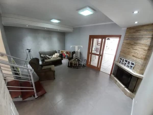 Casa Padrão 3 suítes sacada lareira churrasqueira