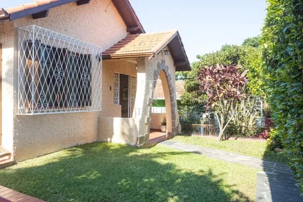 Casa Padrão 4 dormitórios com suíte