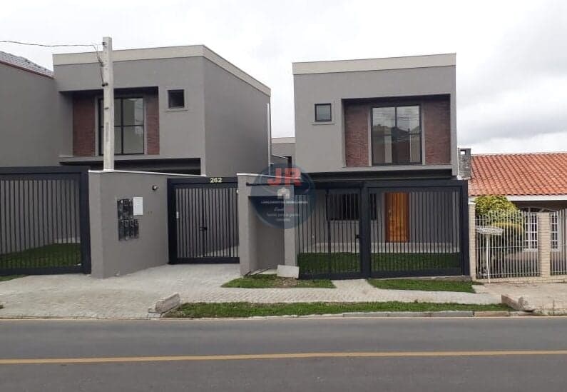 Sobrado Alto Padrão 688mil, entrada de 87mil, financia 601mil, prestação de 5.700,00, renda aproximada 20mil com comprovação de movimentação bancaria . Use seu FGTS , estuda imóvel de menor valor