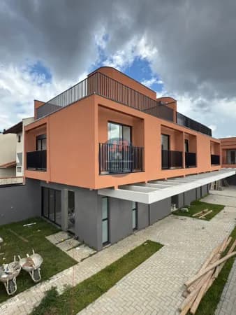 Sobrado em Condomínio a venda no bairro Pilarzinho em Curitiba aceita imóvel como parte de pagamento