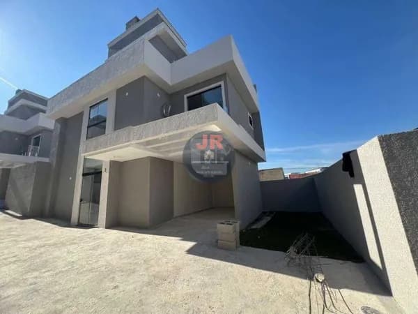 sobrado com terraço não geminado a venda no Xaxim