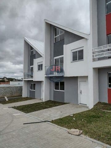 Sobrado triplex em condomínio à venda no Campo comprido.