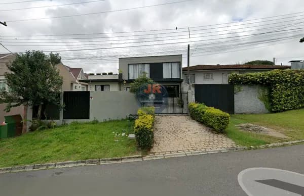 Sobrado Alto Padrão Curitiba/PR 210M² privativos e 383 de terreno a vista 1 Milhão ou 500 mil de entrada saldo a financiar em 48x de 20.833,33 direto, estuda-se imóvel como parte e pagamento