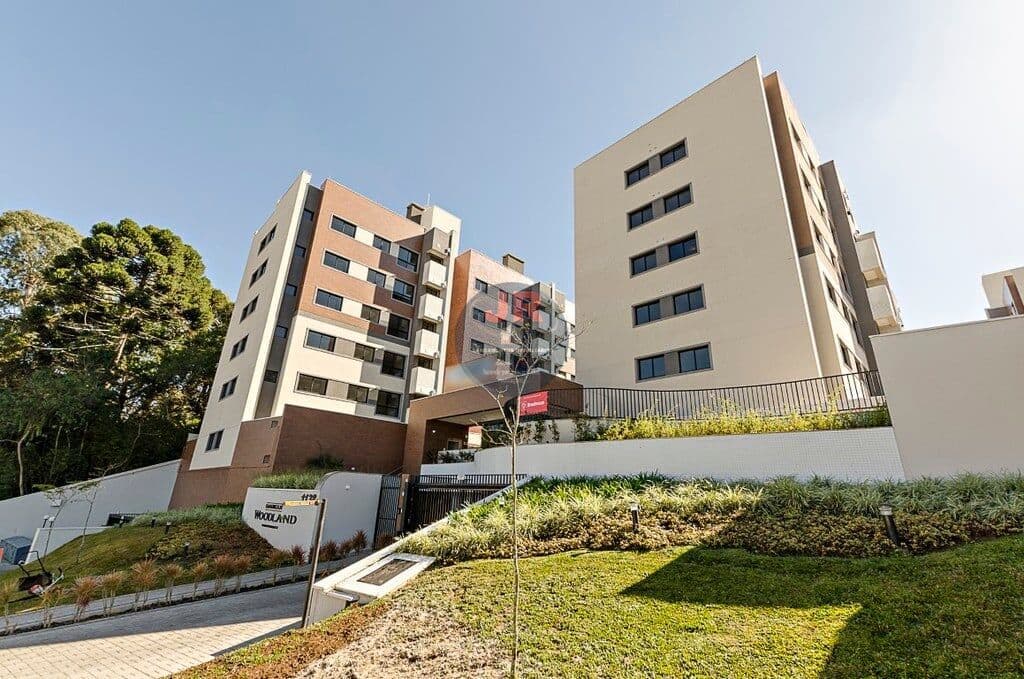 Apartamento em condomínio clube com 2 vagas, ao lado Parque Barigui