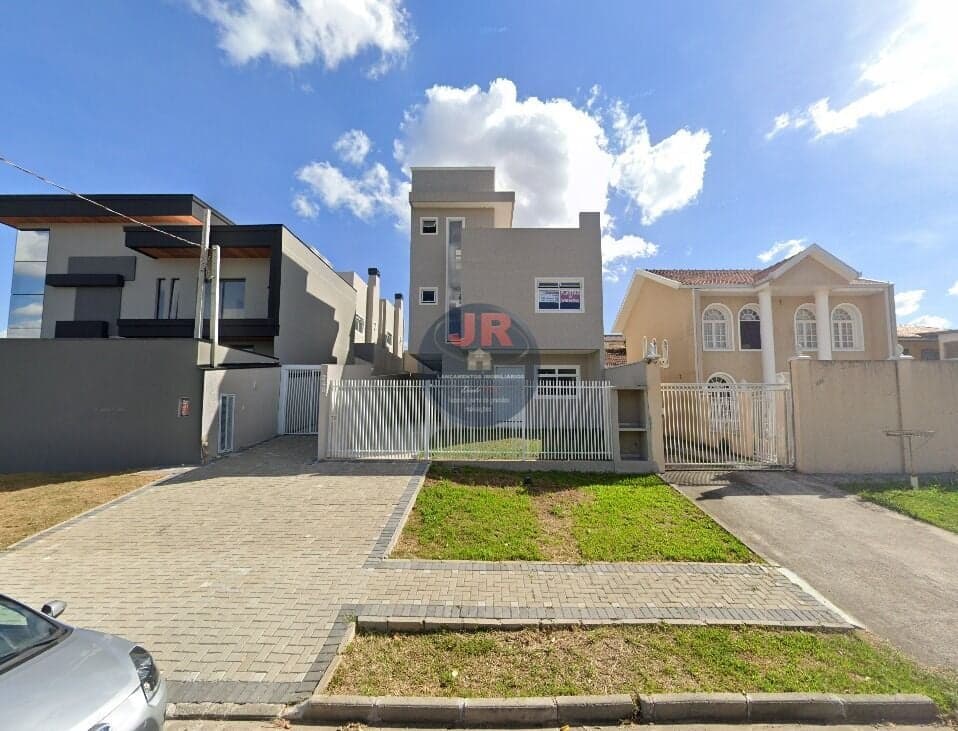 sobrado com terraço a venda no xaxim 3 quartos sendo 1 suite ACEITA PERMUTA