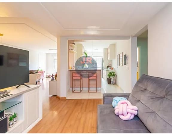 Apartamento térreo no Capão Raso, 03 quartos, sendo uma suíte com closet
