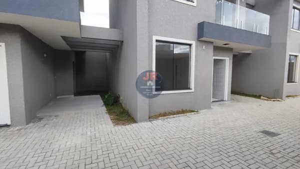 Sobrado triplex Perto do Max Atacadista Pinheirinho