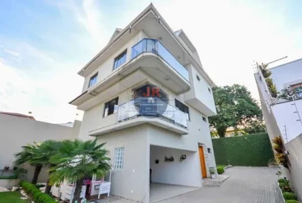 LINDO SOBRADO NÃO GEMINADO EM CONDOMINIO