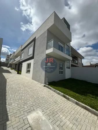 Tríplex com um lindo terraço, com 3 quartos sendo uma suíte