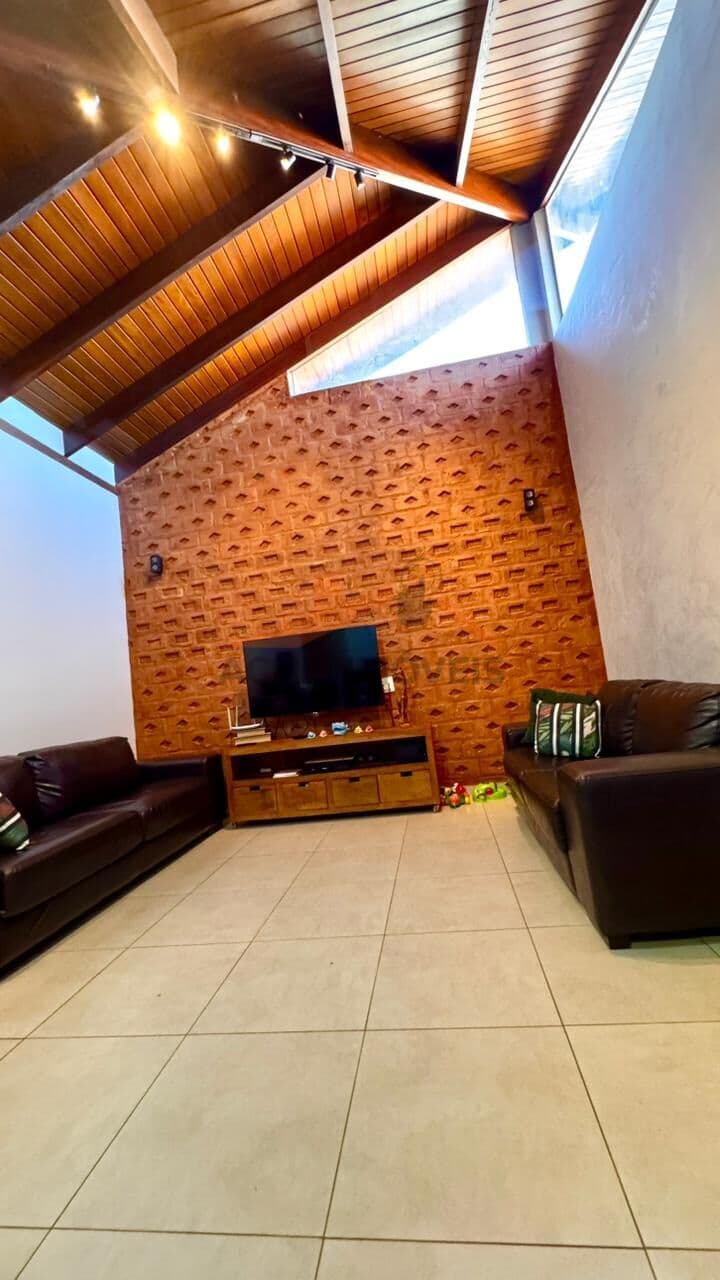 Casa em Passos - Jardim Canadá II