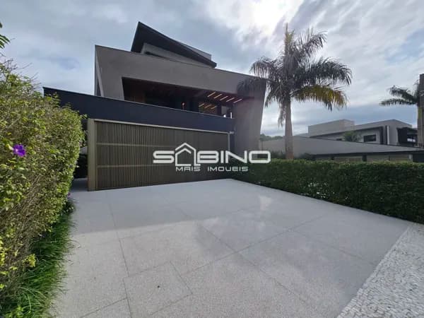 Imobiliária na Riviera, Mansão Térrea à Venda em Riviera, Localizada no módulo 17, com 5 suítes e 698m² de área útil, 7 vagas