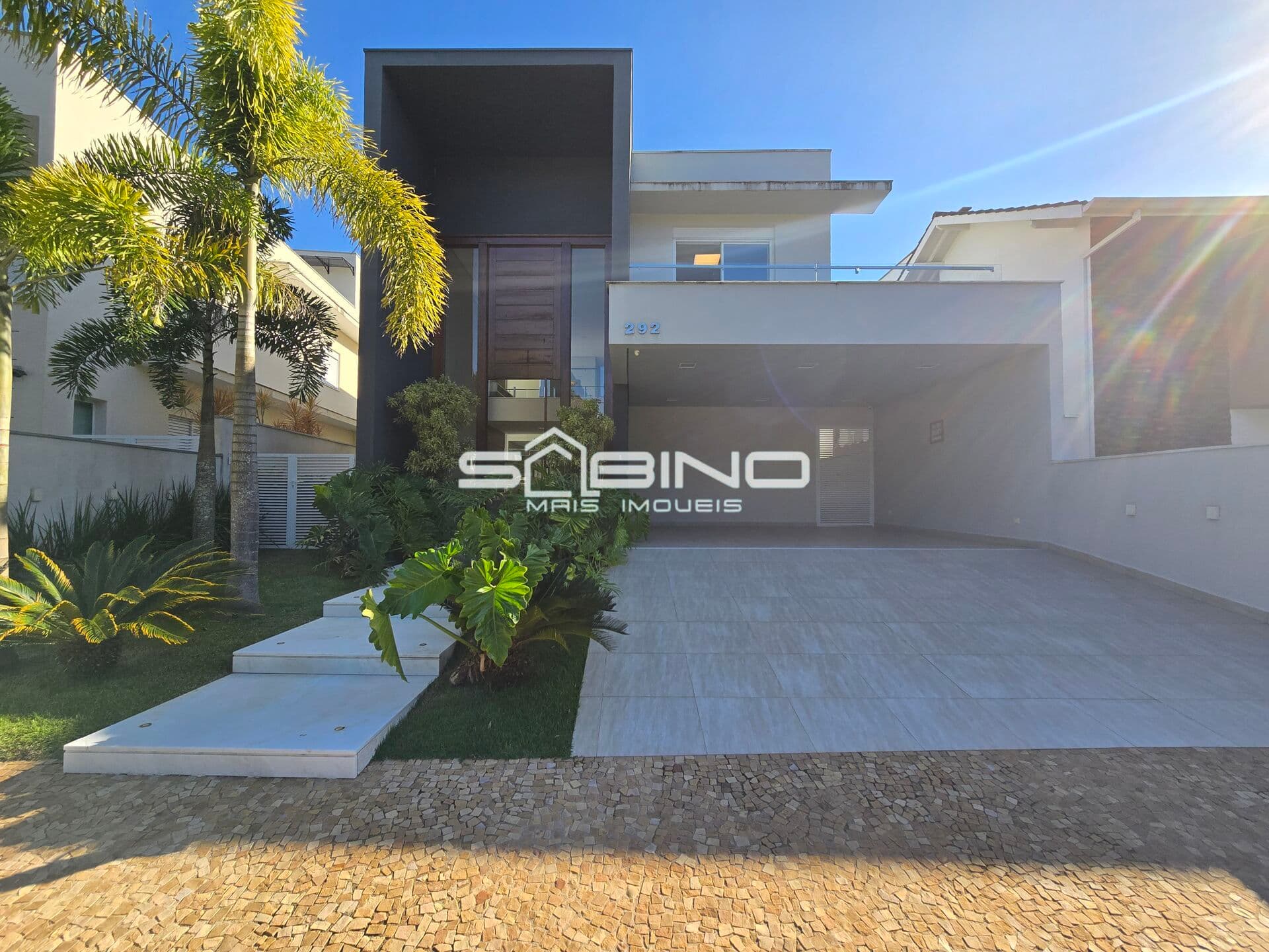 Imobiliária na Riviera de São Lourenço, Casa à venda no Módulo 28, com 5 Suítes, com 367m² de área útil, 4 vagas