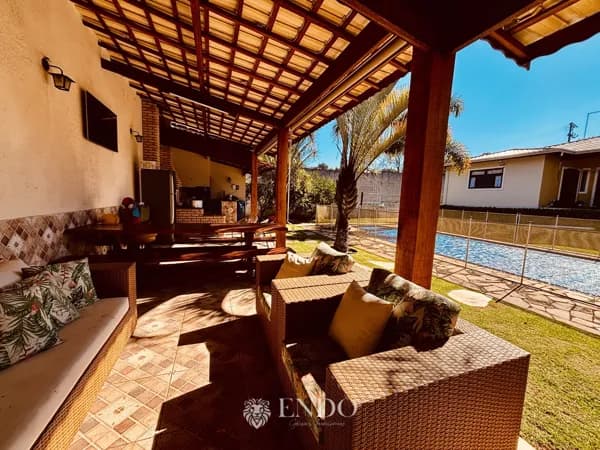 Chácara em Condomínio Fechado em Ibiúna | 380m² Construídos, Energia Fotovoltaica e Piscina Aquecida