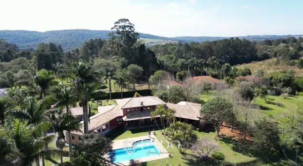 Casa de Fazenda Mobiliada no Condomínio Sítio Lagos de Ibiúna | 5.000m², 577m² Construídos e Energia Fotovoltaica