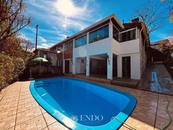 Chácara em Condomínio Fechado em Ibiúna | Piscina, Sauna, Espaço Gourmet e Fogo de Chão