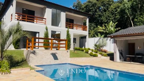 Casa de Campo Nova e Mobiliada em Condomínio Fechado em Ibiúna | 5 Dormitórios e Piscina