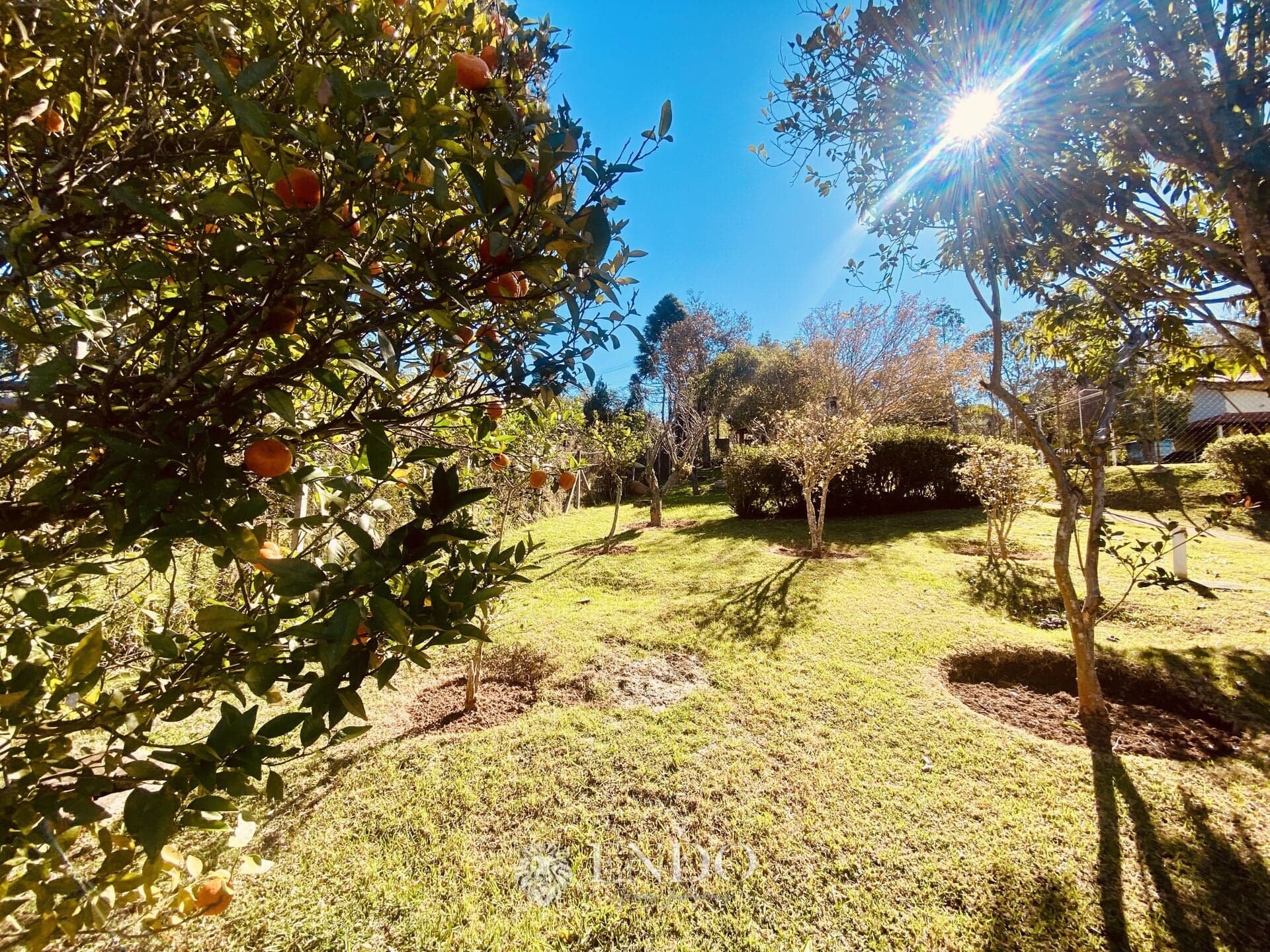 Chácara em Condomínio Fechado em Ibiúna | 1.700m², Pomar, Campo de Futebol e Próxima ao Lago
