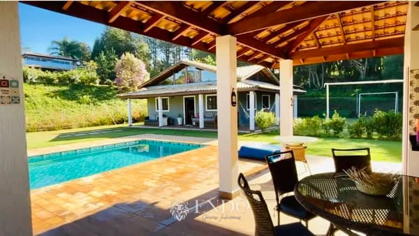 Chácara com 2.500m² em Condomínio Fechado em Ibiúna | Piscina, Bosque e Campo de Futebol