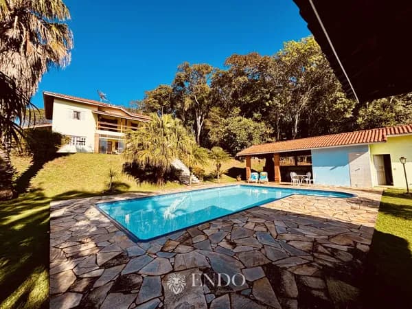 Chácara em Condomínio Fechado em Ibiúna | 2.860m², 450m² Construídos e Lazer Completo