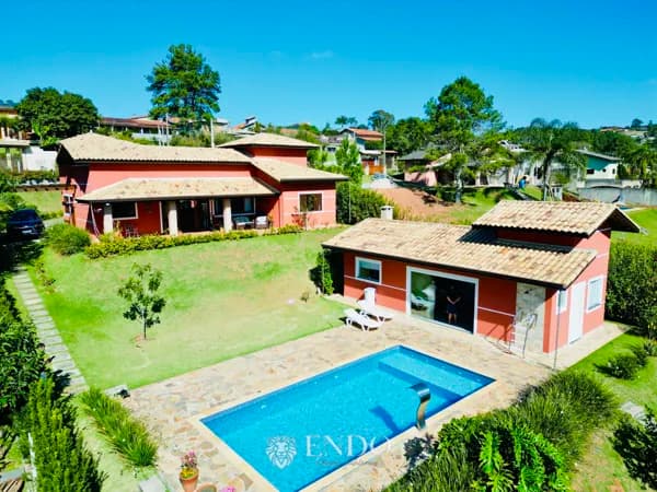 Chácara com Vista para o Pôr do Sol em Condomínio Fechado em Ibiúna | Piscina Aquecida e 1.000m²