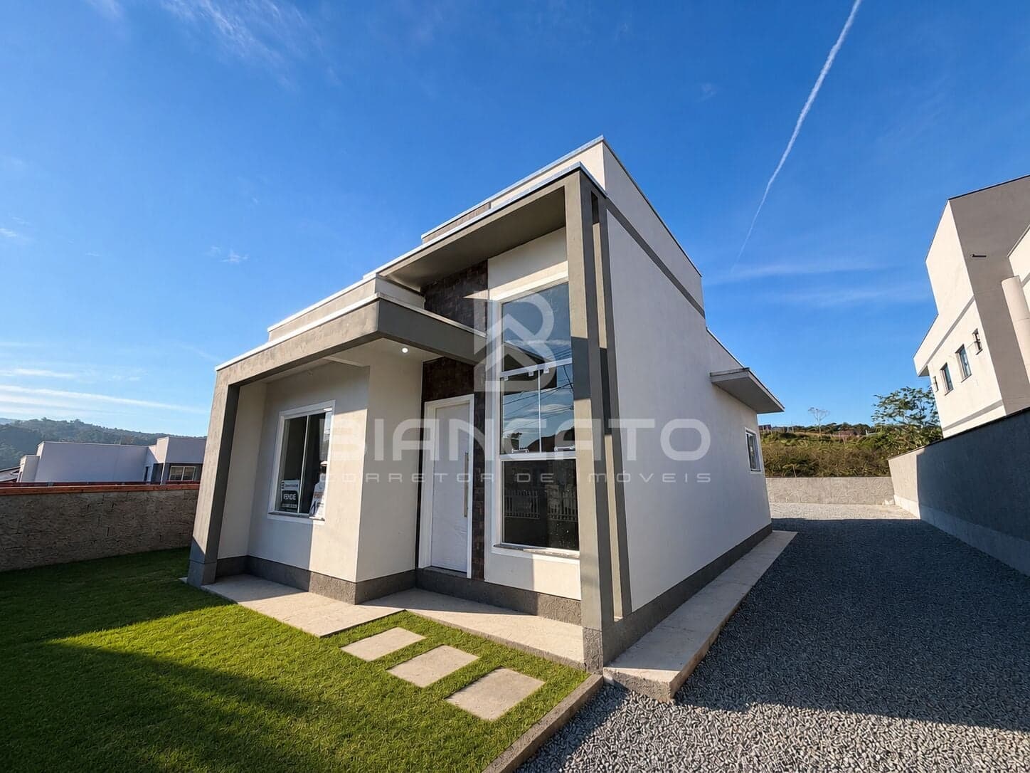 🏡 CASA NOVA COM TERRENO INTEIRO DE 360m² E 3 DORMITÓRIOS!