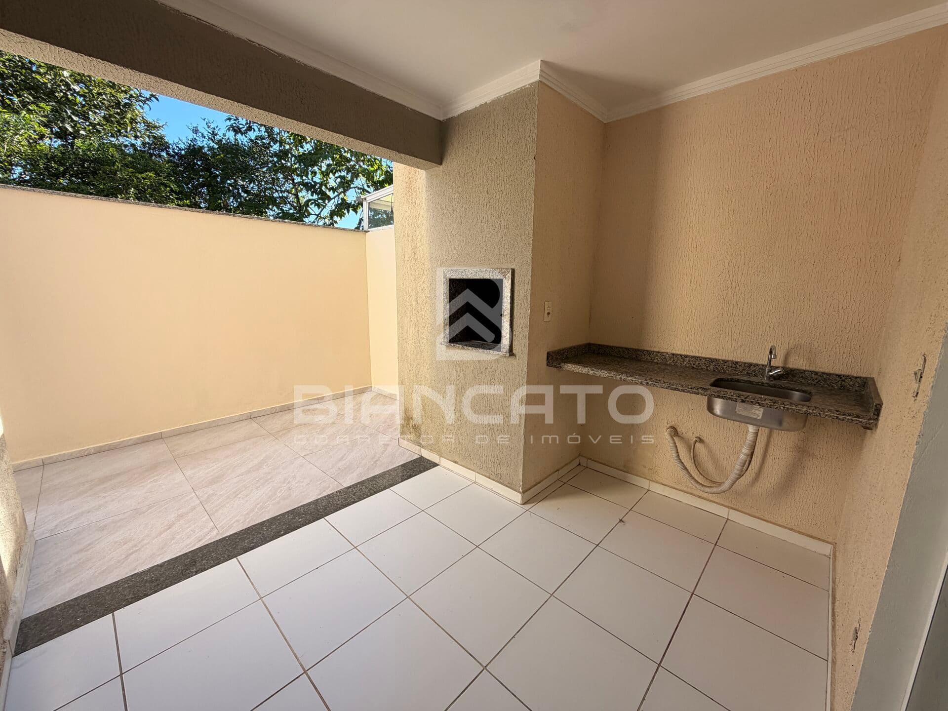 ✨ APARTAMENTO COM TERRAÇO PRIVATIVO, ELEVADOR E EXCELENTE LOCALIZAÇÃO!