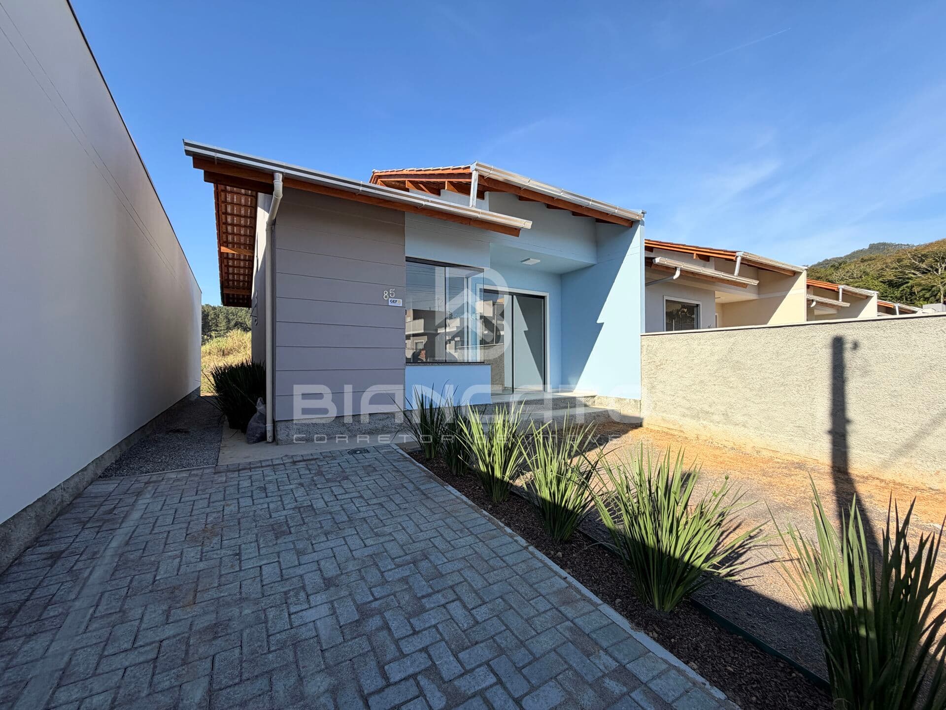 🏡 CASA NOVA COM EXCELENTE ACABAMENTO NO BAIRRO WARNOW!