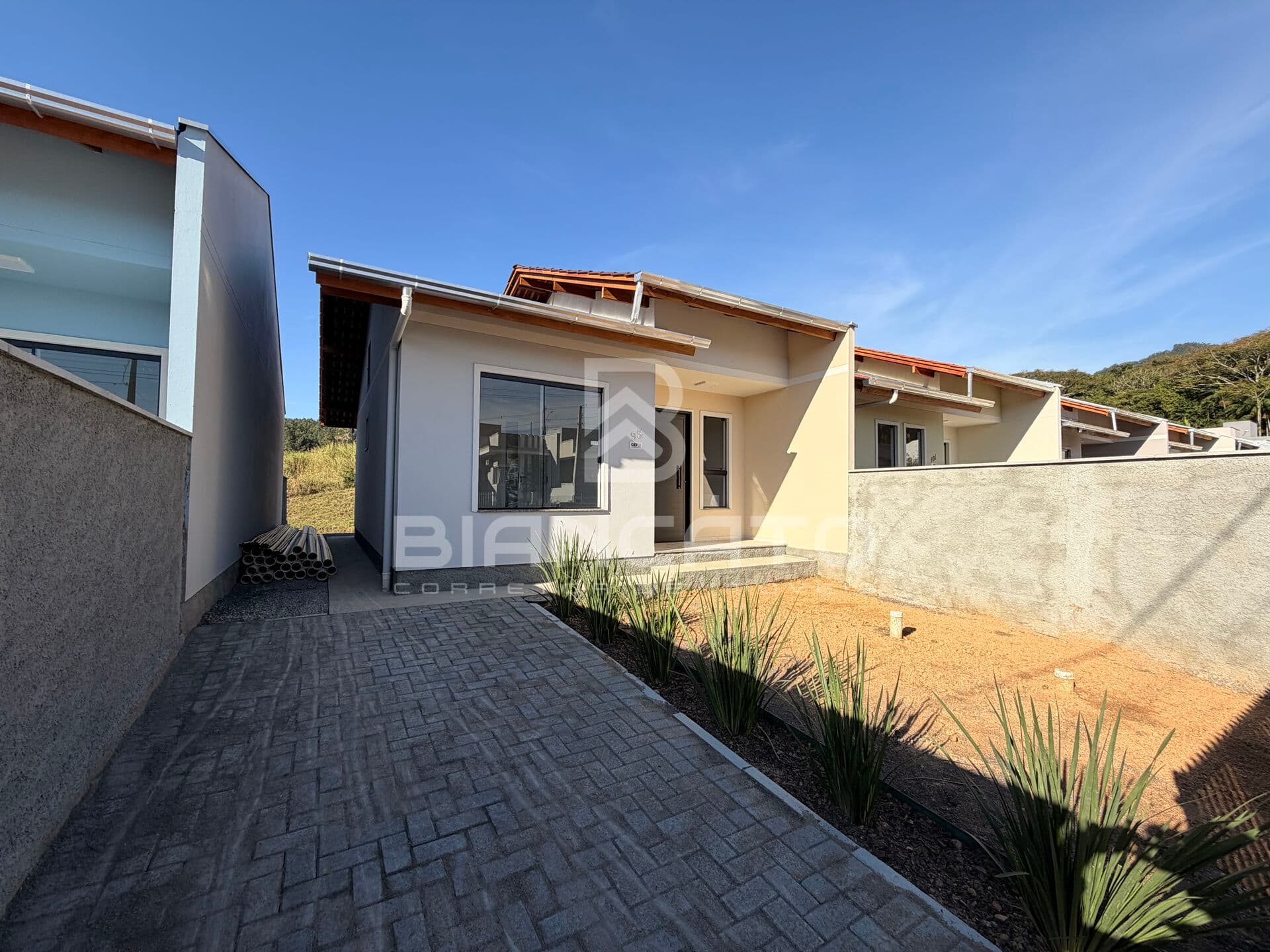 CASA 2 DORMITÓRIOS