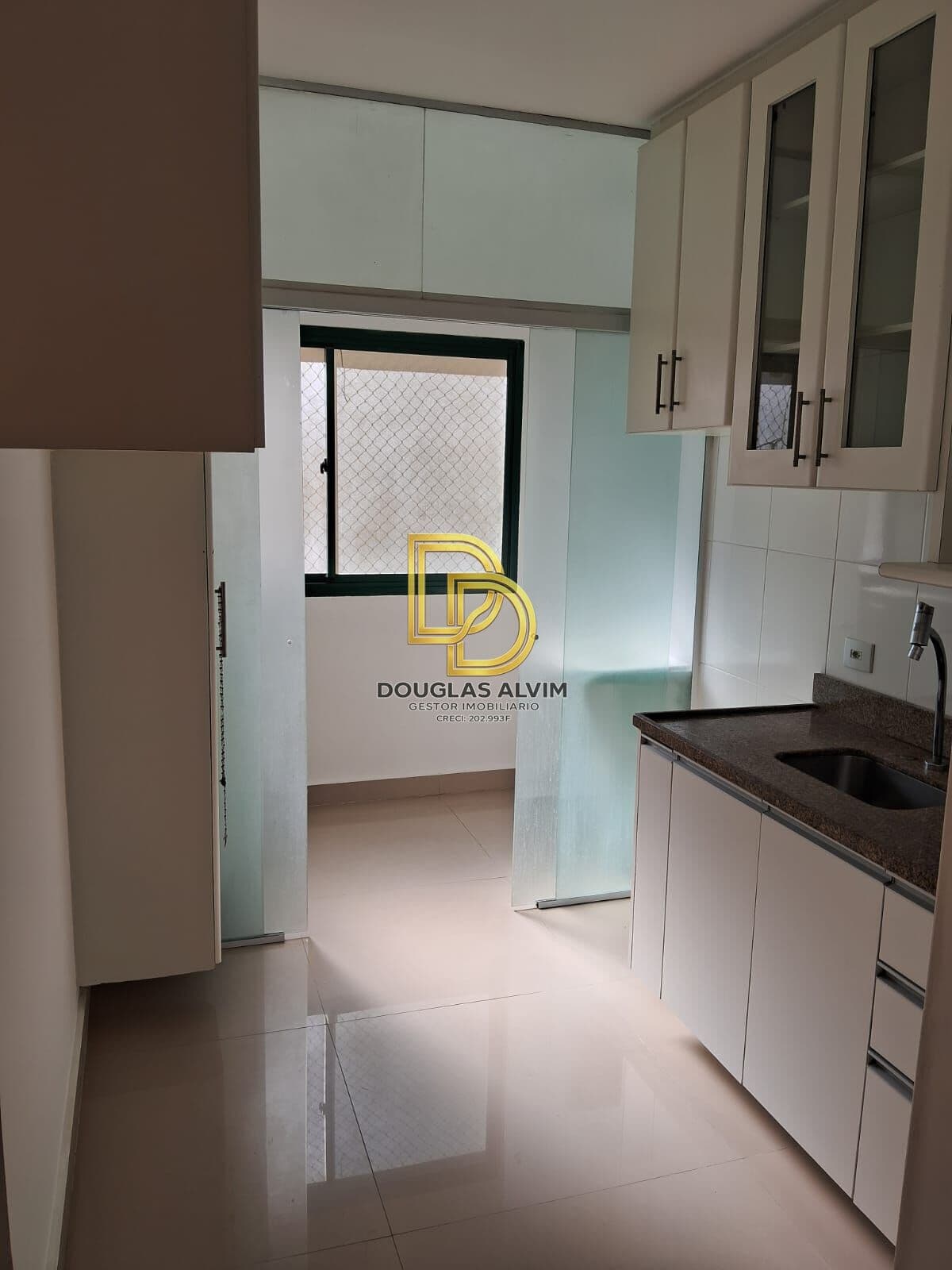 Apartamento para Locação - 3 dormitórios sendo 1 suíte - 85m² - Condomínio Edifício Victoria II - Alphaville