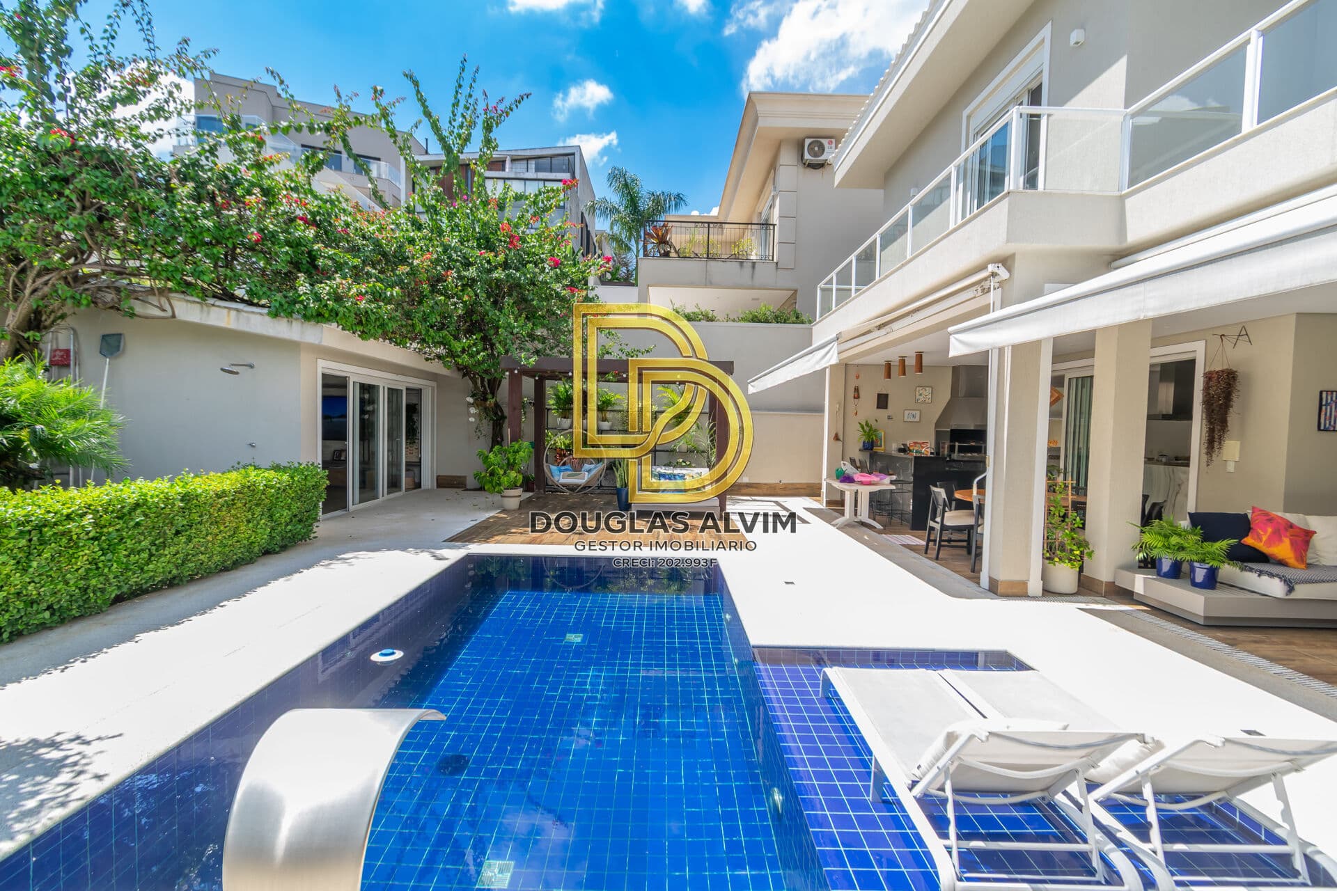 Casa MOBILIADA para Locação - 399m² - 4 suítes - Residencial Itahyê - Alphaville