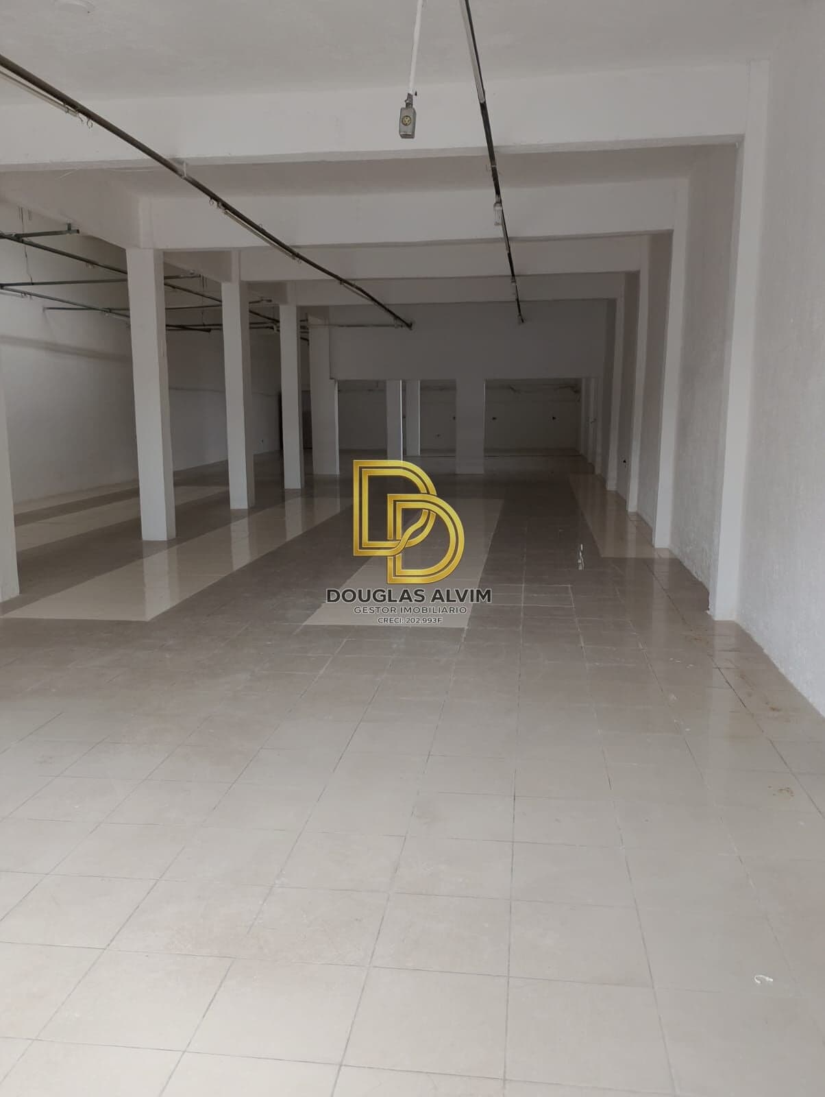 Salão/Galpão Comercial para Locação - 400m² - Pé direito 5m - Aldeia de Barueri