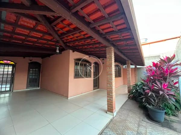 Casa à Venda no Centro – São Joaquim de Bicas/MG