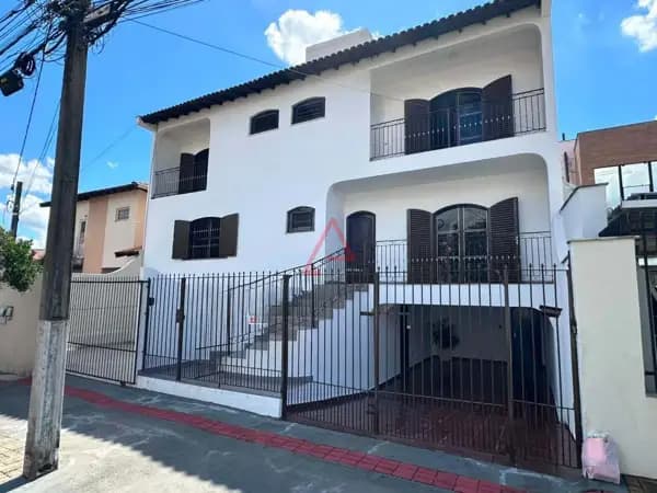 Casa com 3 Quartos para Locação, 275m² por R$4.900,00, Vila Fujita, Londrina-PR