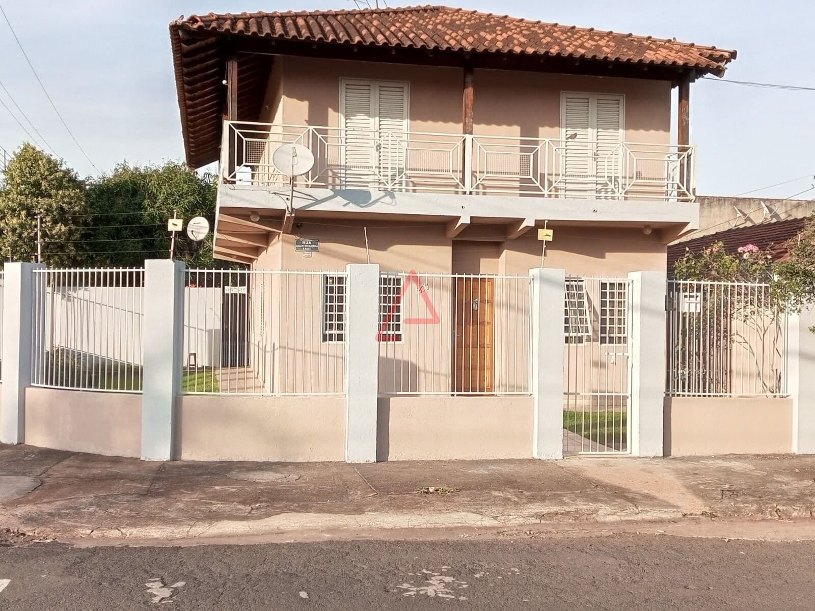 Casa com 6 Quartos à venda, 181m² por R$720.000,00, HU, Londrina-PR