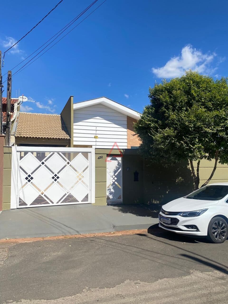 Casa com 3 Quartos à Venda, 165m² por R$950.000,00, São Pedro, Londrina-PR