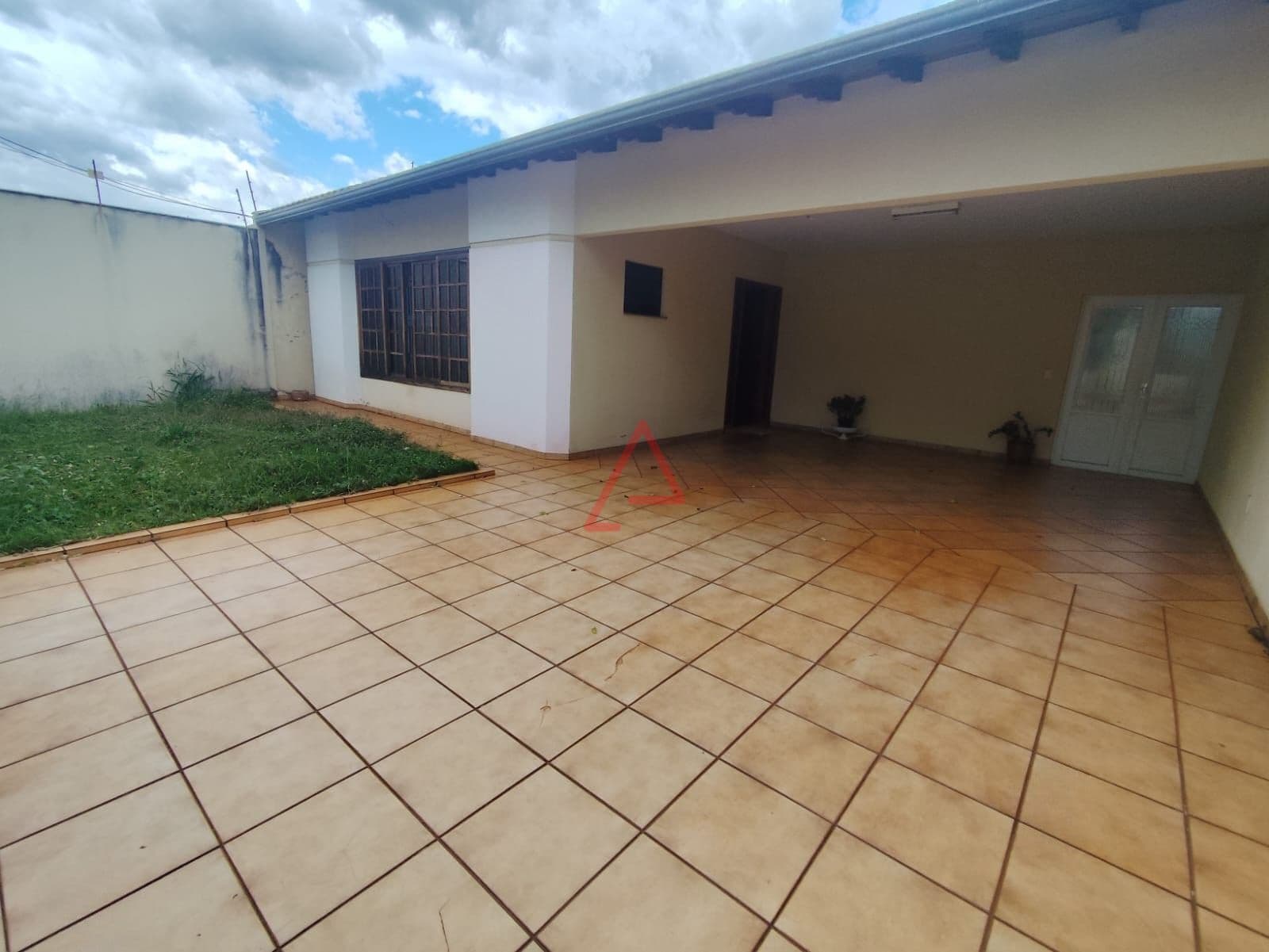 Casa com 6 quartos à venda, 276m² por R$950.000,00, Jardim Alvorada, Londrina-PR