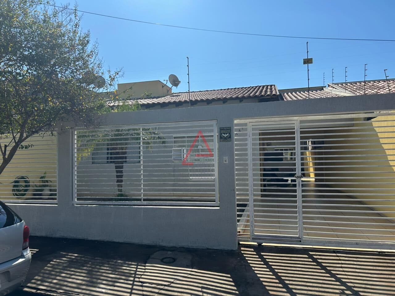 Casa com 3 quartos à venda, 160m² por R$450.000,00, Jardim das Palmeiras, Londrina-PR