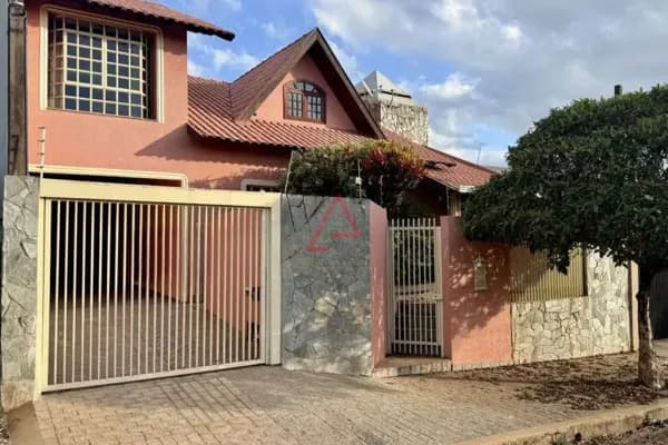 Casa com 4 Quartos à Venda, 227m² por R$980.000,00, Antares, Londrina-PR