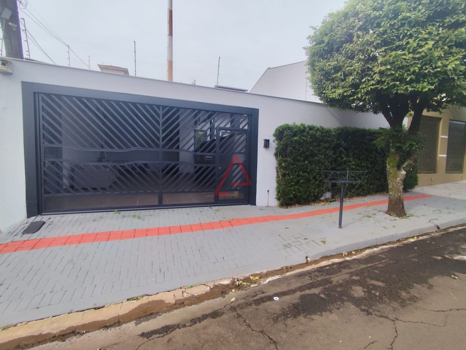 Casa com 3 Quartos e Piscina à Venda, 152m² por R$780.000,00, Jardim Alvorada, Londrina-PR