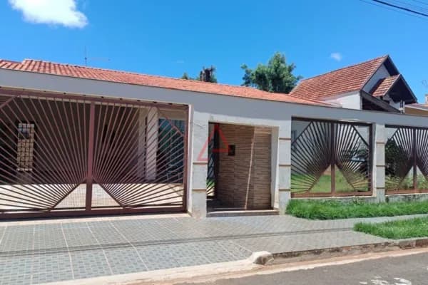 Casa com 4 Quartos à Venda, 167m² por R$750.000,00, Aeroporto, Londrina-PR