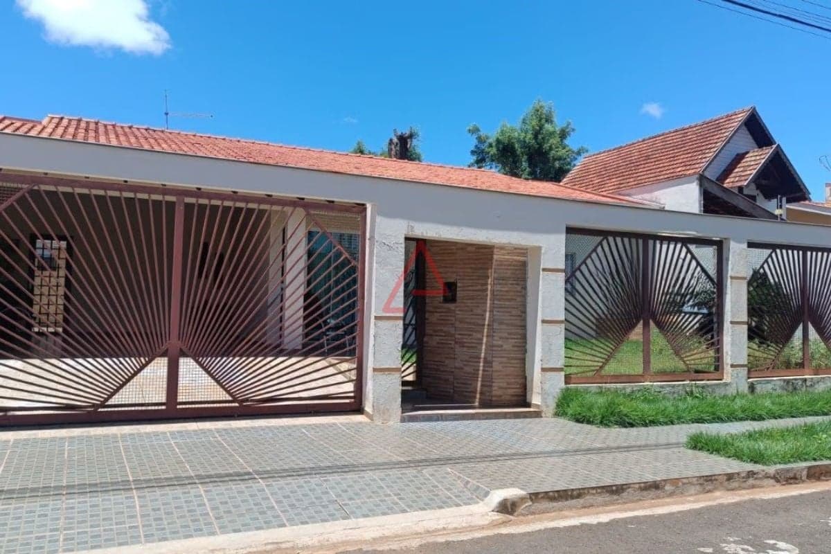 Casa com 4 Quartos à Venda, 167m² por R$750.000,00, Aeroporto, Londrina-PR