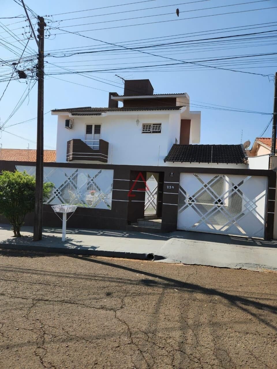 Casa com 3 Quartos à venda, 288m² por R$950.000,00, São Pedro, Londrina-PR