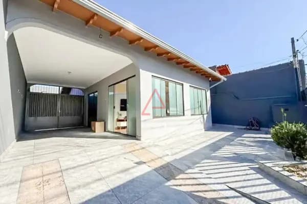 Casa com 3 Quartos à Venda, 140m² por R$675.000,00, Londrina-PR