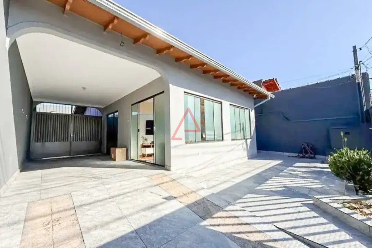 Casa com 3 Quartos à Venda, 140m² por R$675.000,00, Londrina-PR