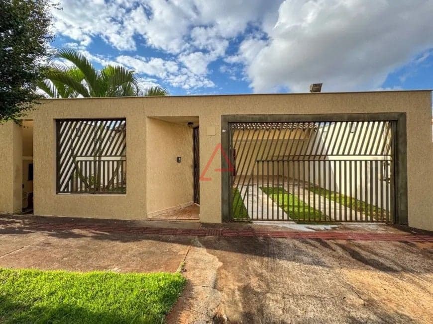 Casa com 3 Quartos para alugar, 200m² por R$6.000,00, Universitário, Londrina-PR