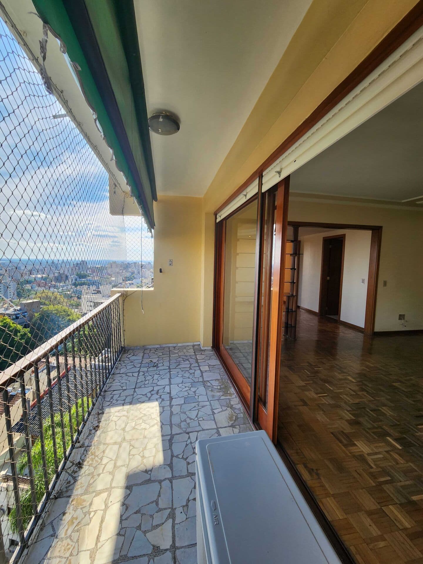 Apartamento 03 dormitórios com 01 vaga de garagem bairro Mont Serrat