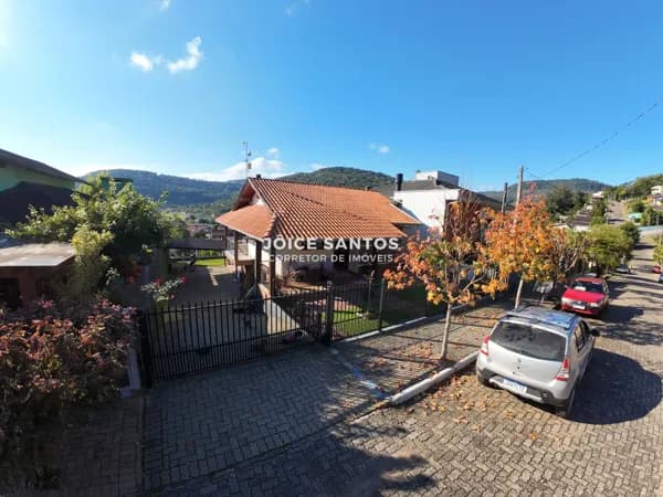 Casa com Piscina e Vista Panorâmica à Venda no Bairro Águas Brancas – Três Coroas/RS