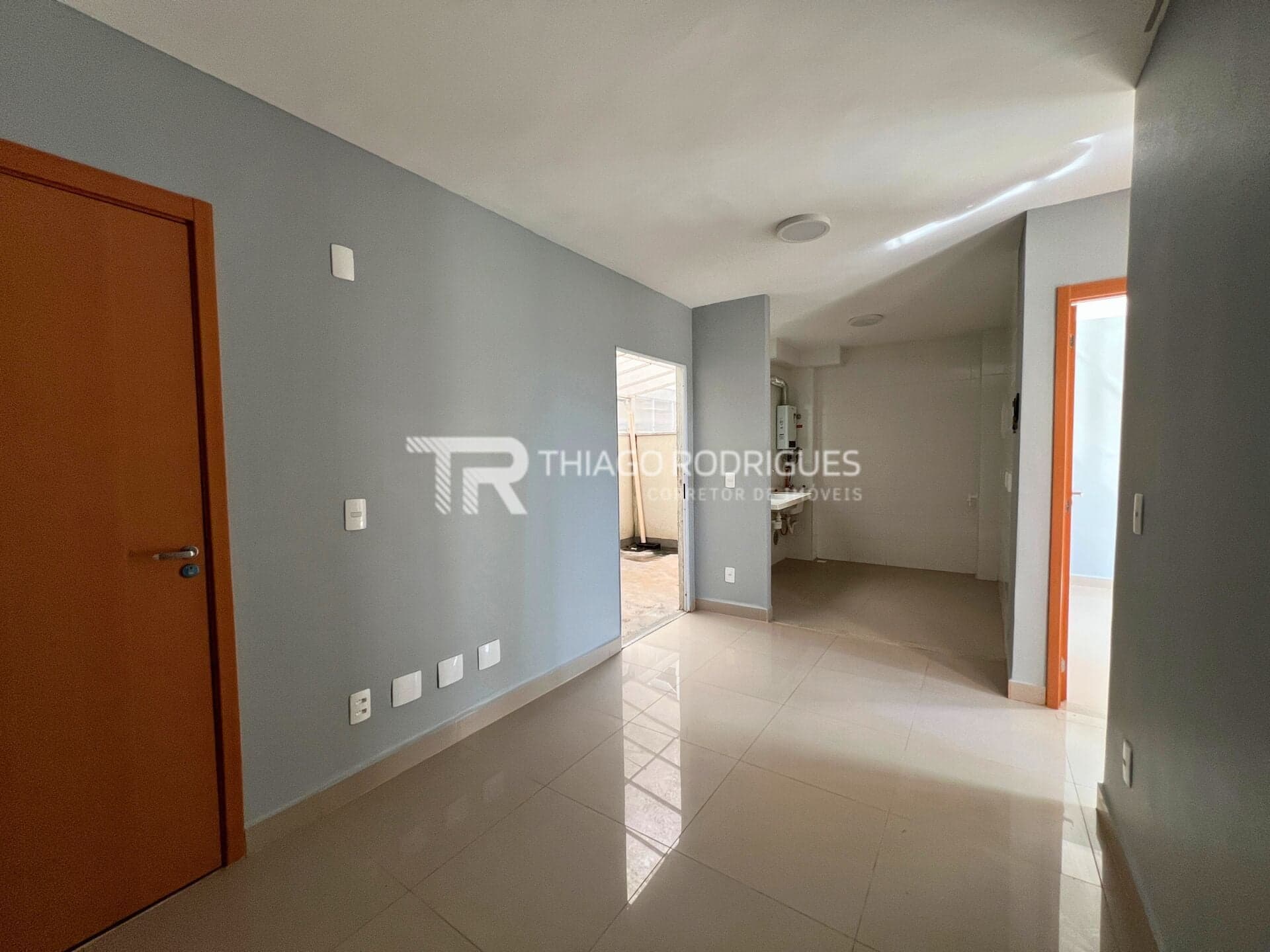 Apartamento térreo garden à venda no condomínio Porto Lisboa em Canoas com 2 dormitórios e pátios privativos